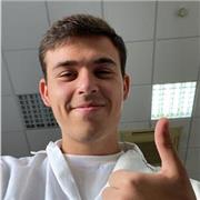 Joven, con ganas de enseñar y ayudar a los demas